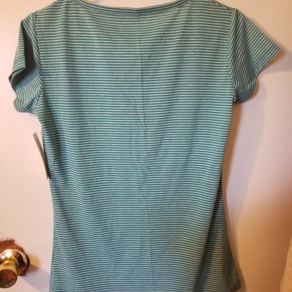 Kenneth Cole Reaction stripe Tee ladies medium Aqua activewear top - Picture 3 of 7